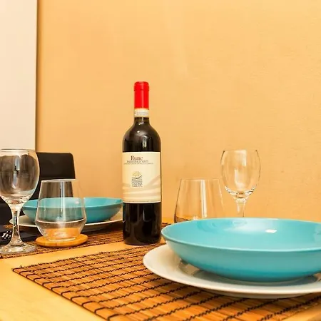 Apartment Sunny & Updated Flat With Panoramic View 50m From M4 Stop Milan