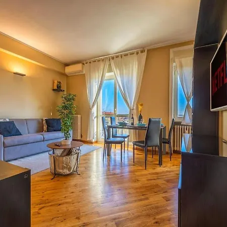 Sunny & Updated Flat With Panoramic View 50m From M4 Stop Milan
