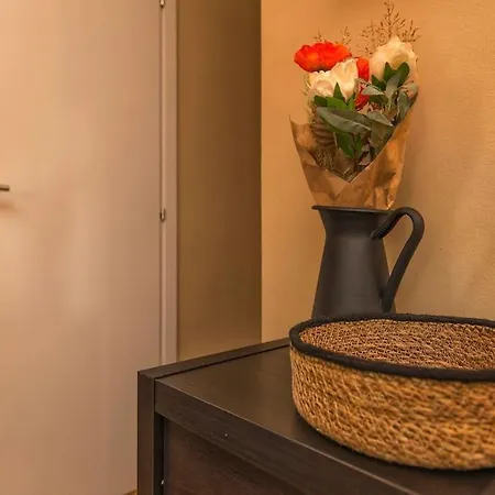 Apartment Sunny & Updated Flat With Panoramic View 50m From M4 Stop *