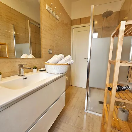 Sunny & Updated Flat With Panoramic View 50m From M4 Stop * Milan