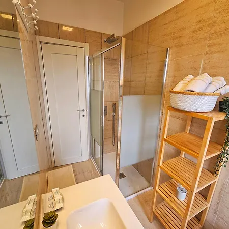 Sunny & Updated Flat With Panoramic View 50m From M4 Stop Appartement