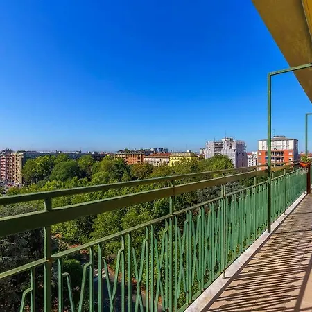 Sunny & Updated Flat With Panoramic View 50m From M4 Stop Daire