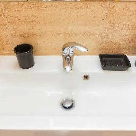 Sunny & Updated Flat With Panoramic View 50m From M4 Stop Apartamento Milão