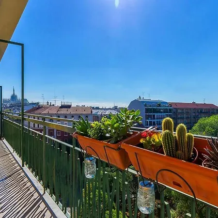 Sunny & Updated Flat With Panoramic View 50m From M4 Stop * מילאנו